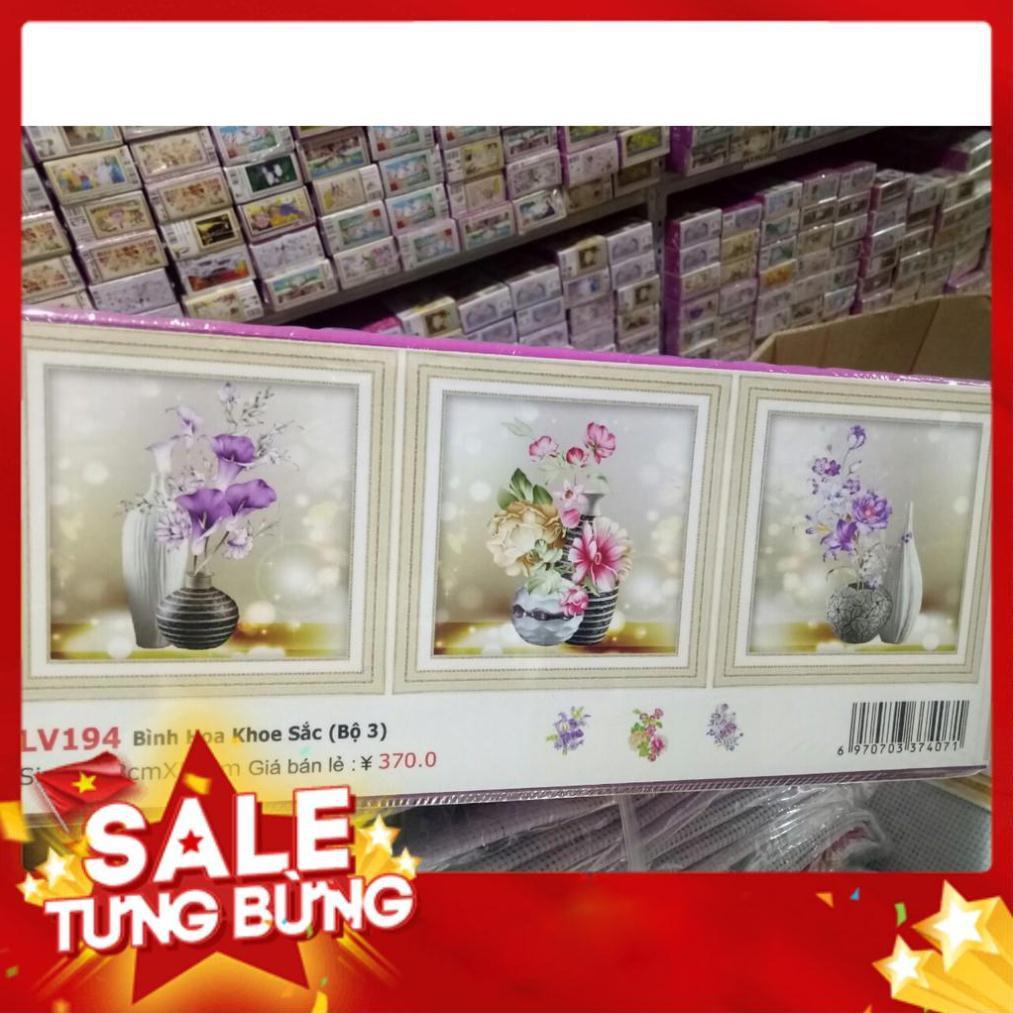 Tranh đính đá cao cấp bộ 3 bình hoa khoe sắc KT 148x50cm