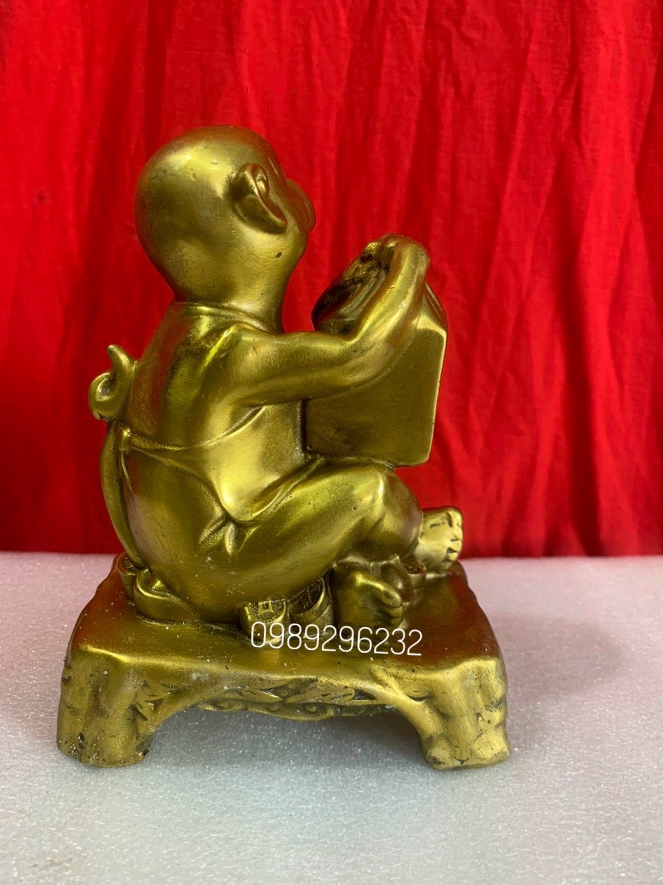 Tượng Khỉ ôm ấn bằng đồng vàng