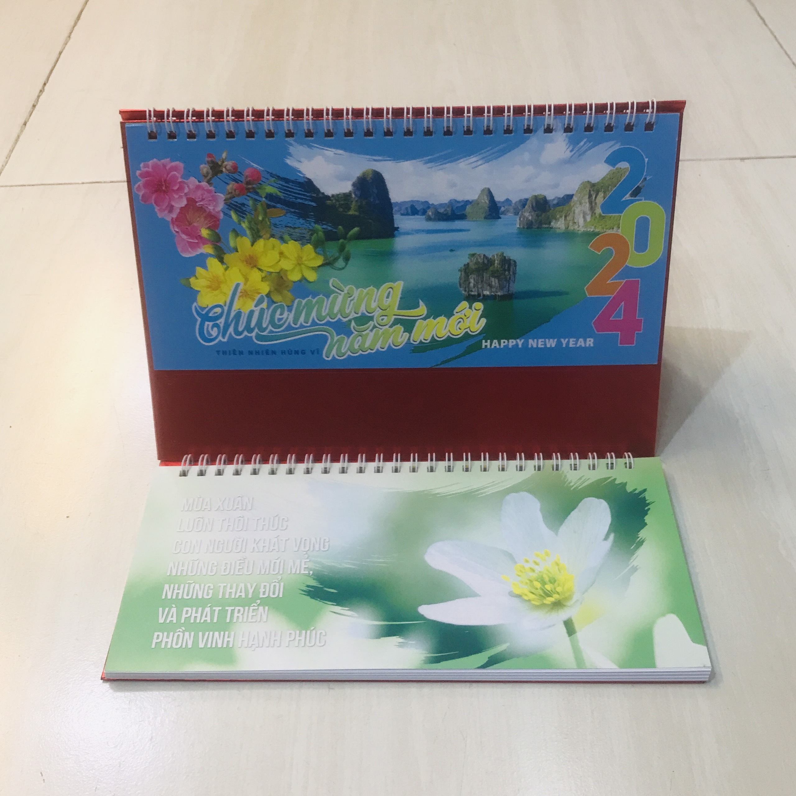 Lịch để bàn 2024 chữ M có dải note ghi chú ngày, tuần, đủ ngày âm dương