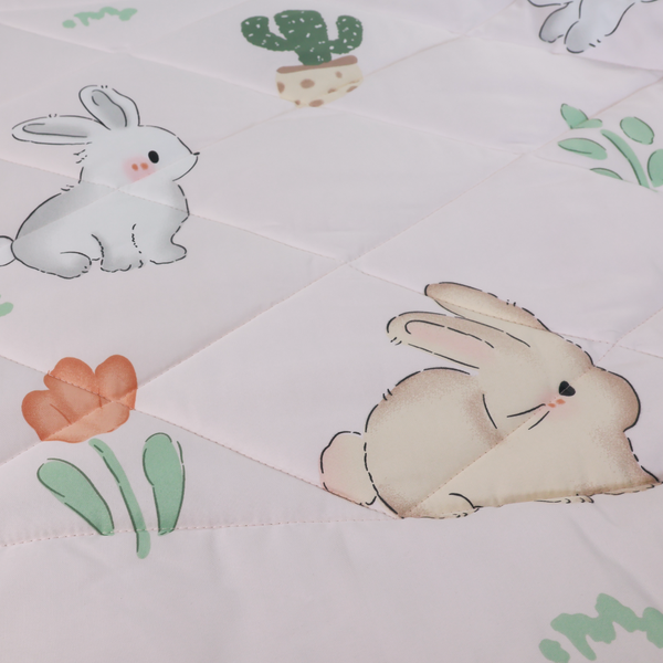 Bộ 5 món tiện lợi cho bé đi học mầm non, tiểu học NIN House hoạ tiết Rabbit Garden 70x120cm chất liệu tencel mát lạnh, màu dễ thương, 1 tấm trải chống trượt, 1 chăn, 1 ruột gối, 1 vỏ gối, 1 túi xách