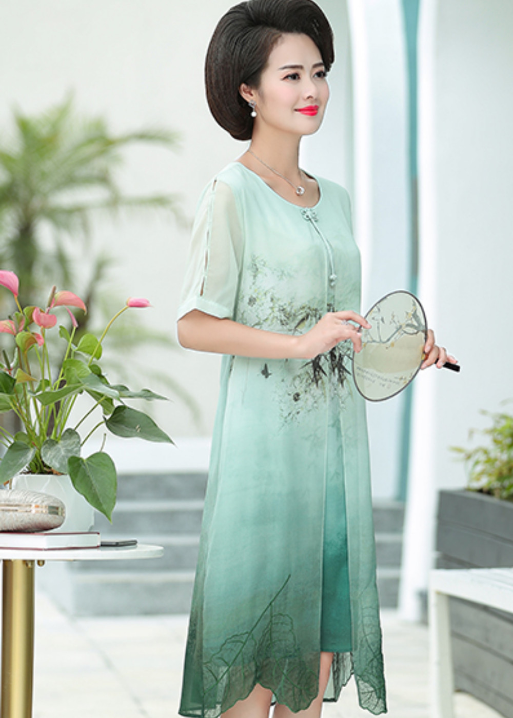 Váy trung niên chất liệu lụa voan thiết kế cao cấp kiểu dáng suông cách điệu cổ tròn tay ngắn họa tiết thủy mặc màu xanh ngọc A53