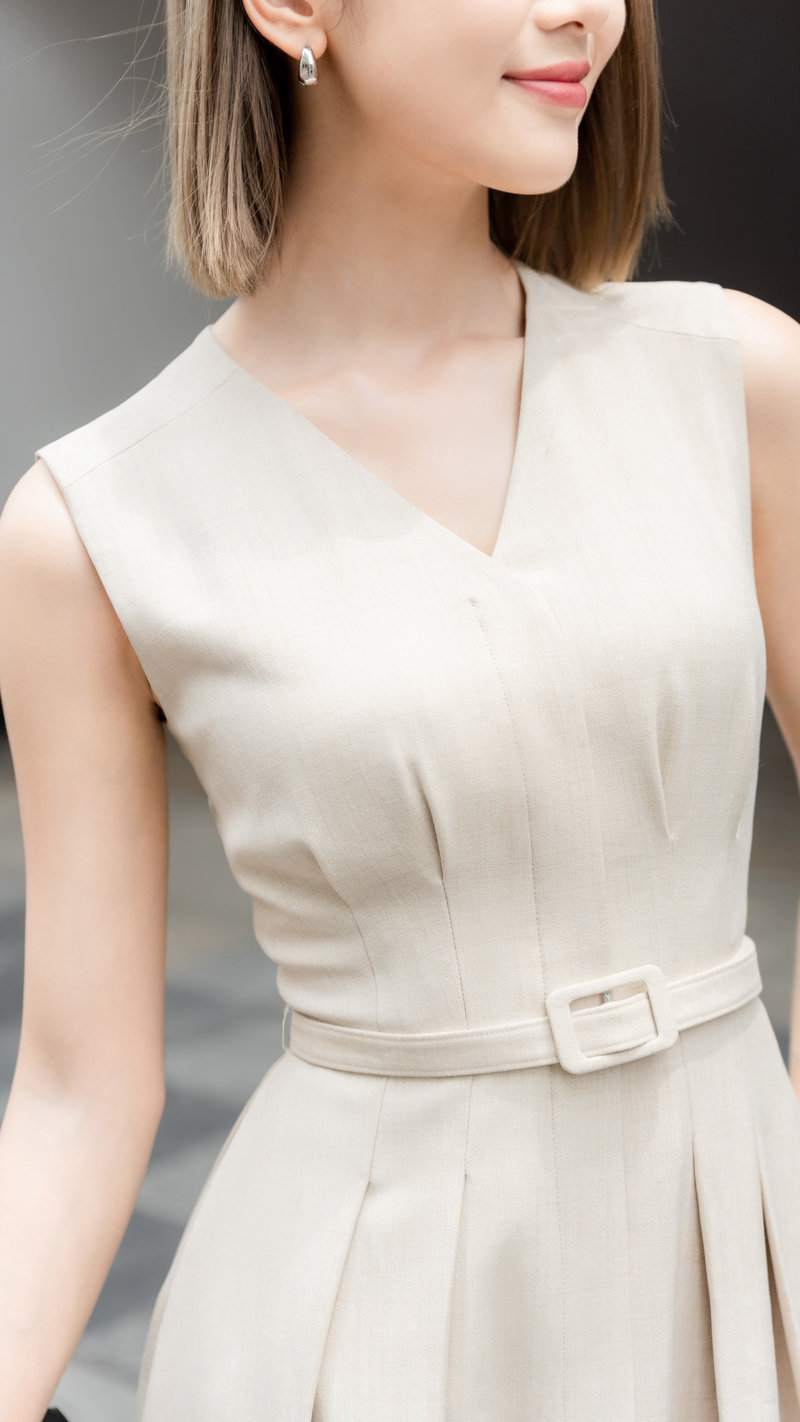 Đầm xòe sát nách xếp ly thân trước Larrisa thiết kế cao cấp WHITE CHIC