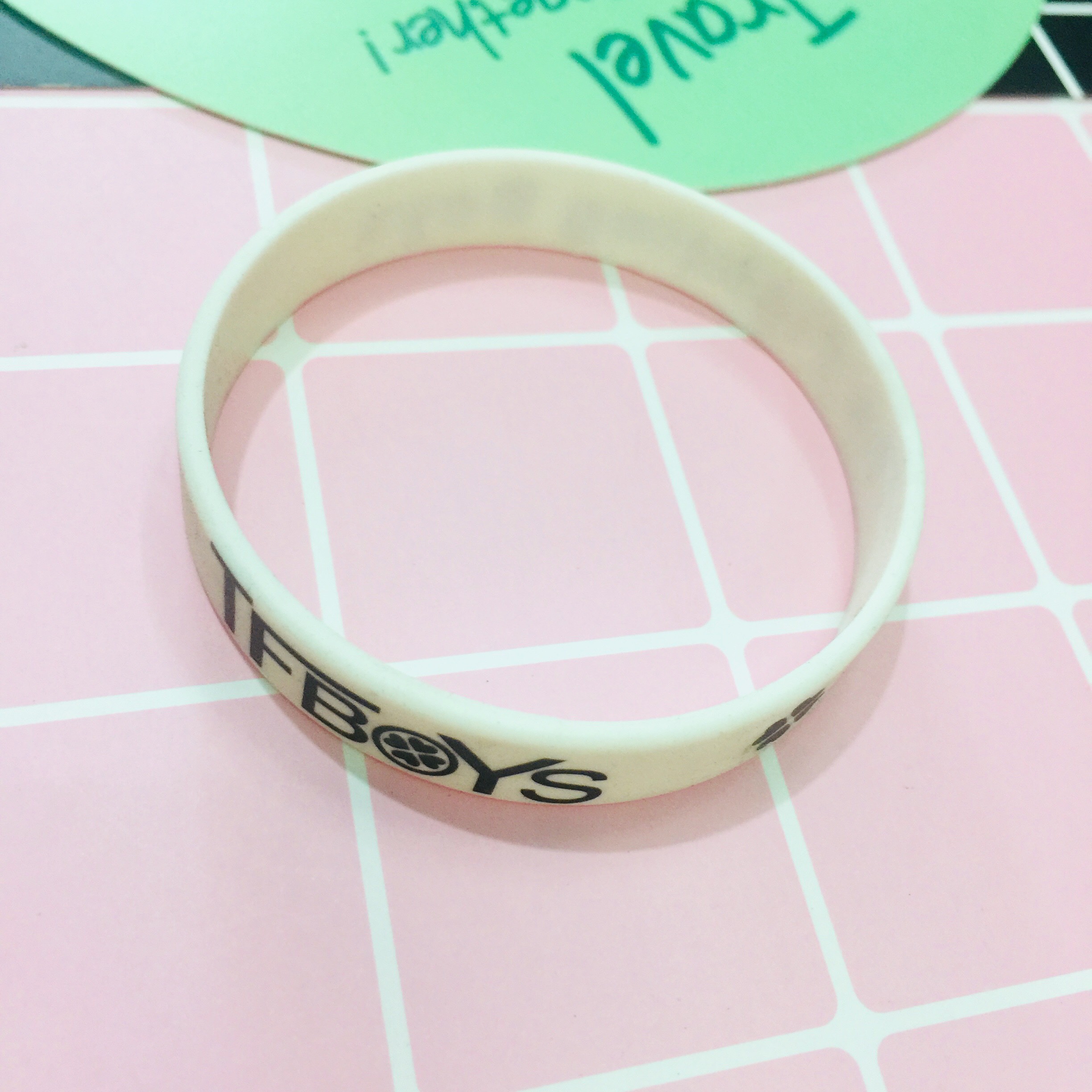 VÒNG TAY. LẮC TAY CAO SU TFBOYS COMBO 5 CÁI