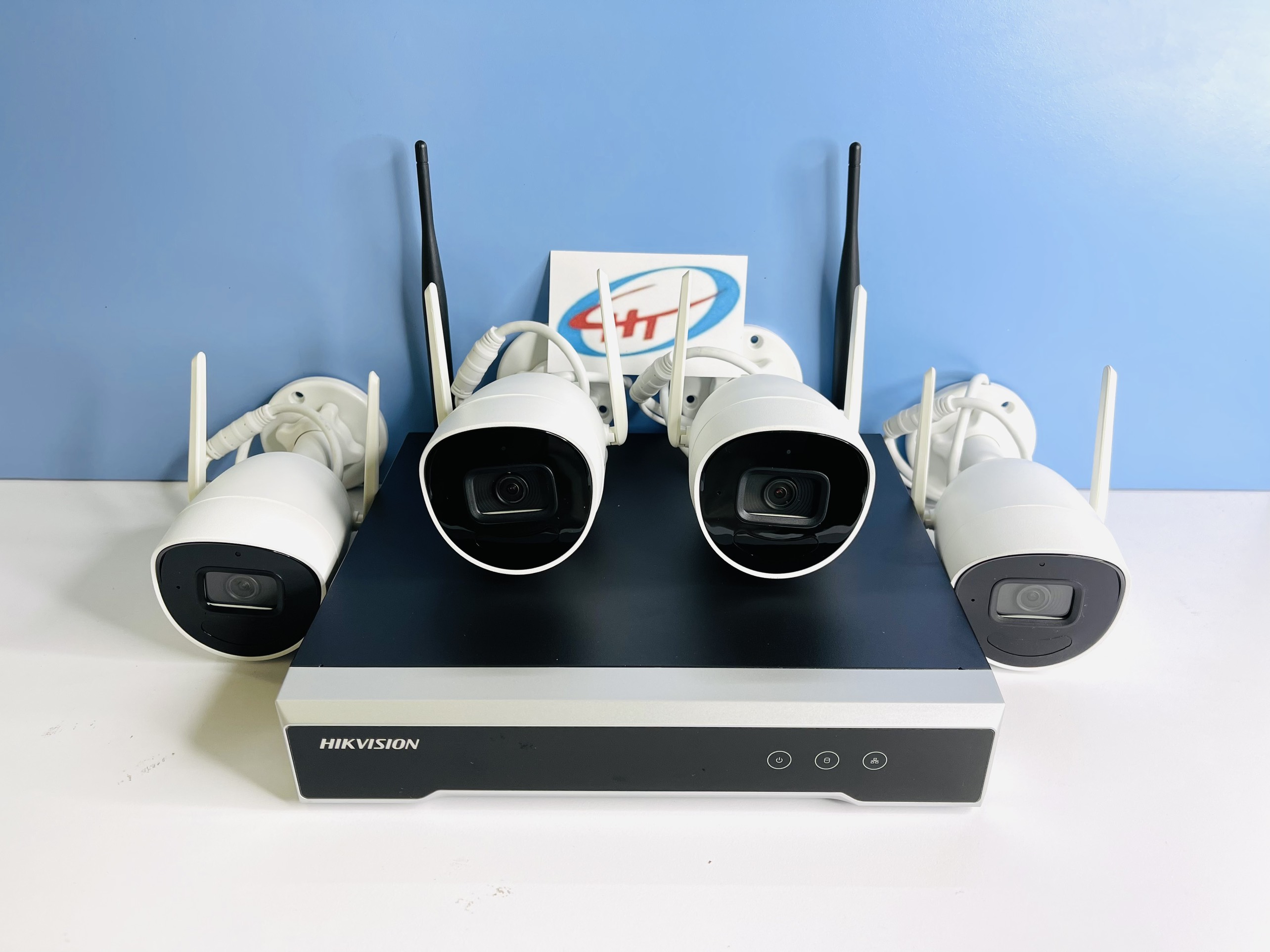 Bộ Kít CAMERA IP WIFI HIKVISION NK42W0H (BAO GỒM 1 ĐẦU GHI,1 Ổ CỨNG 1000G,4 CAMERA,4 NGUỒN 12V)HÀNG CHÍNH HÃNG