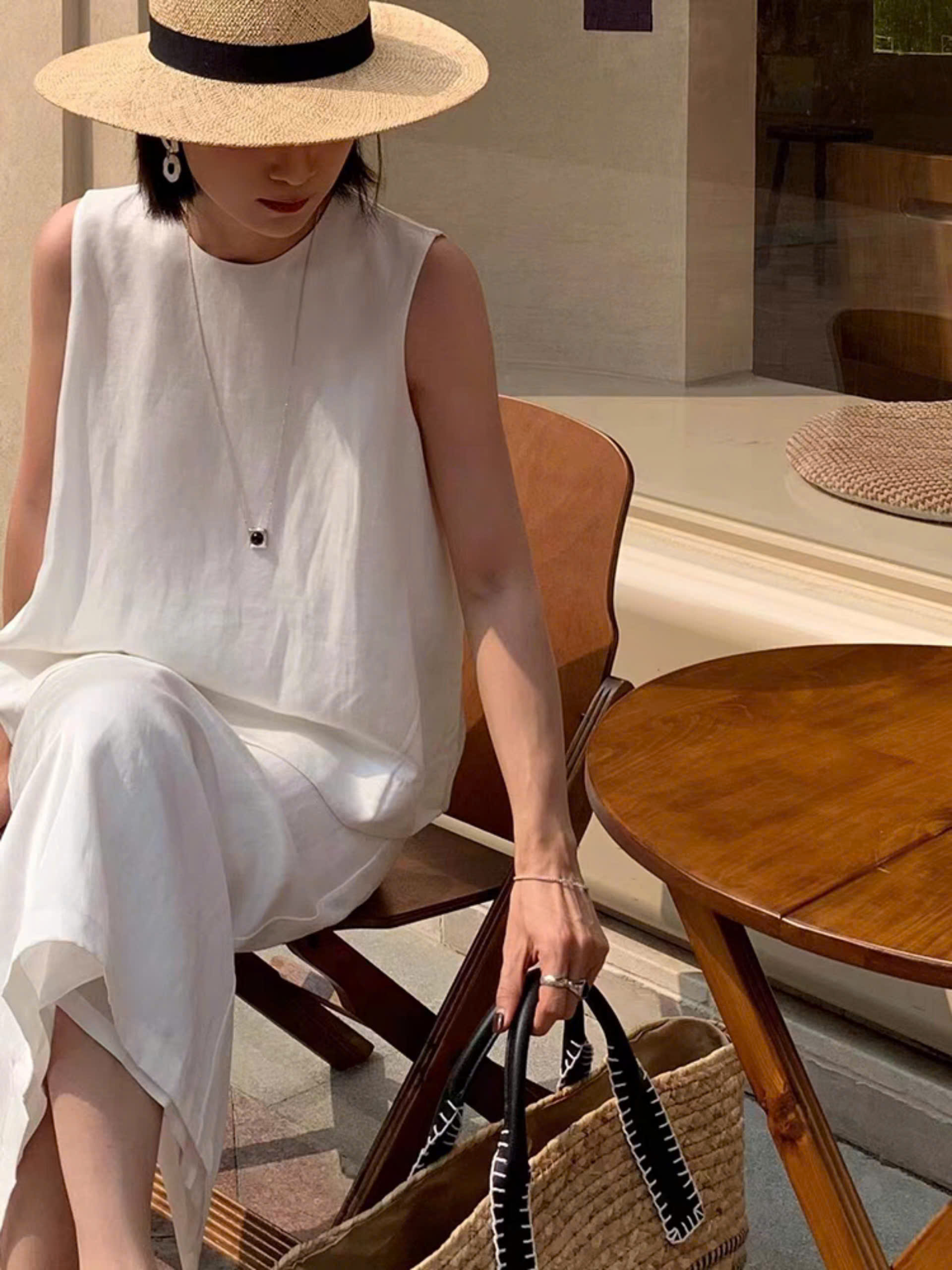 Bộ váy nữ chất linen gồm 1 áo ba lỗ, 1 chân váy suông dáng dài, phong cách Hàn Quốc nhẹ nhàng Bv12