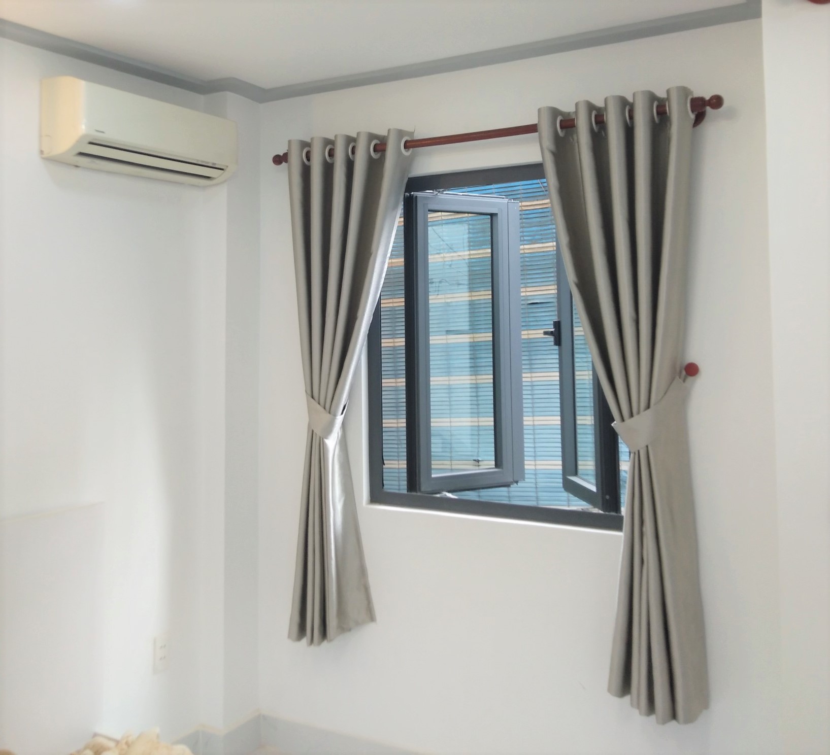 Rèm ngăn lạnh xám nhạt-giá rẻ, rèm cản nắng cửa sổ cửa chính phòng ngủ