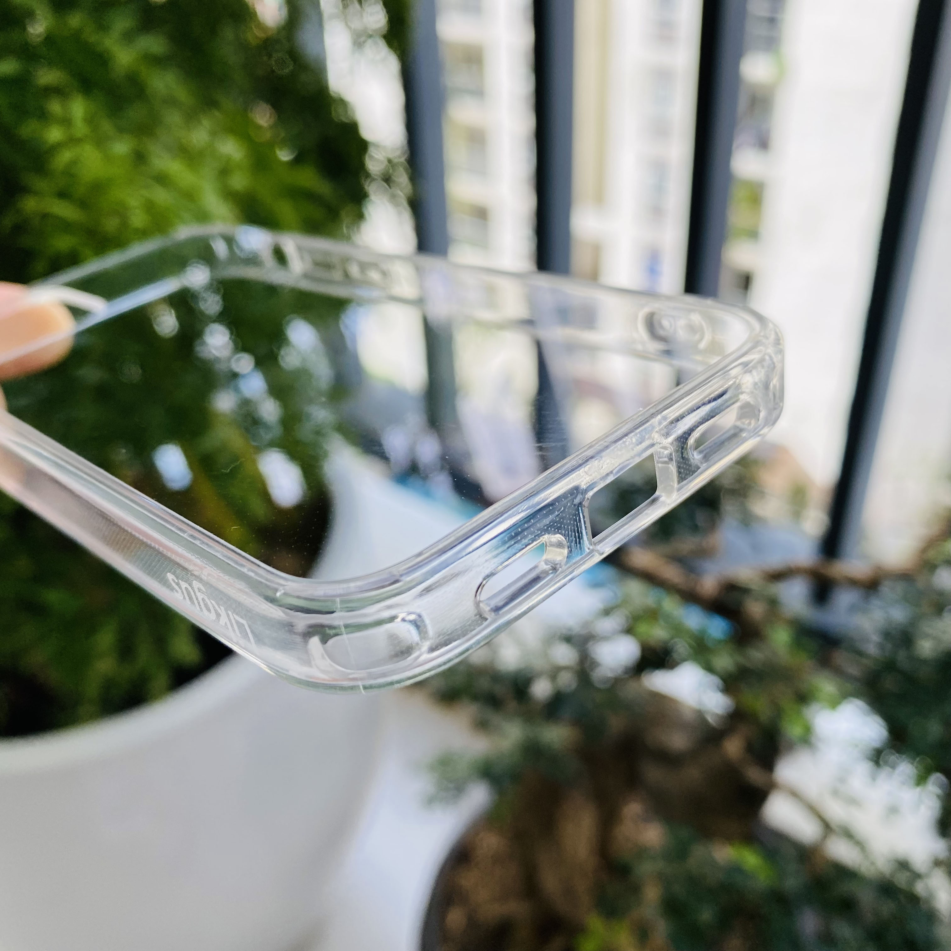 Ốp lưng Likgus trong suốt dành cho iPhone 13 Mini - hàng chính hãng