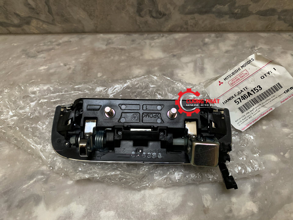 Tay mở cửa thùng sau Mitsubishi Triton 2015-2018 5746A153