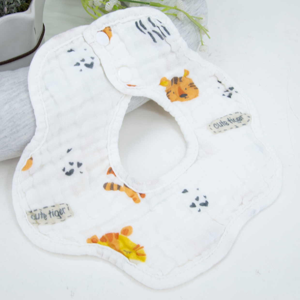 Yếm ăn hoa Miracle Baby cổ tròn 6 lớp chất liệu Cotton cho bé từ 0 đến 12 tháng tuổi