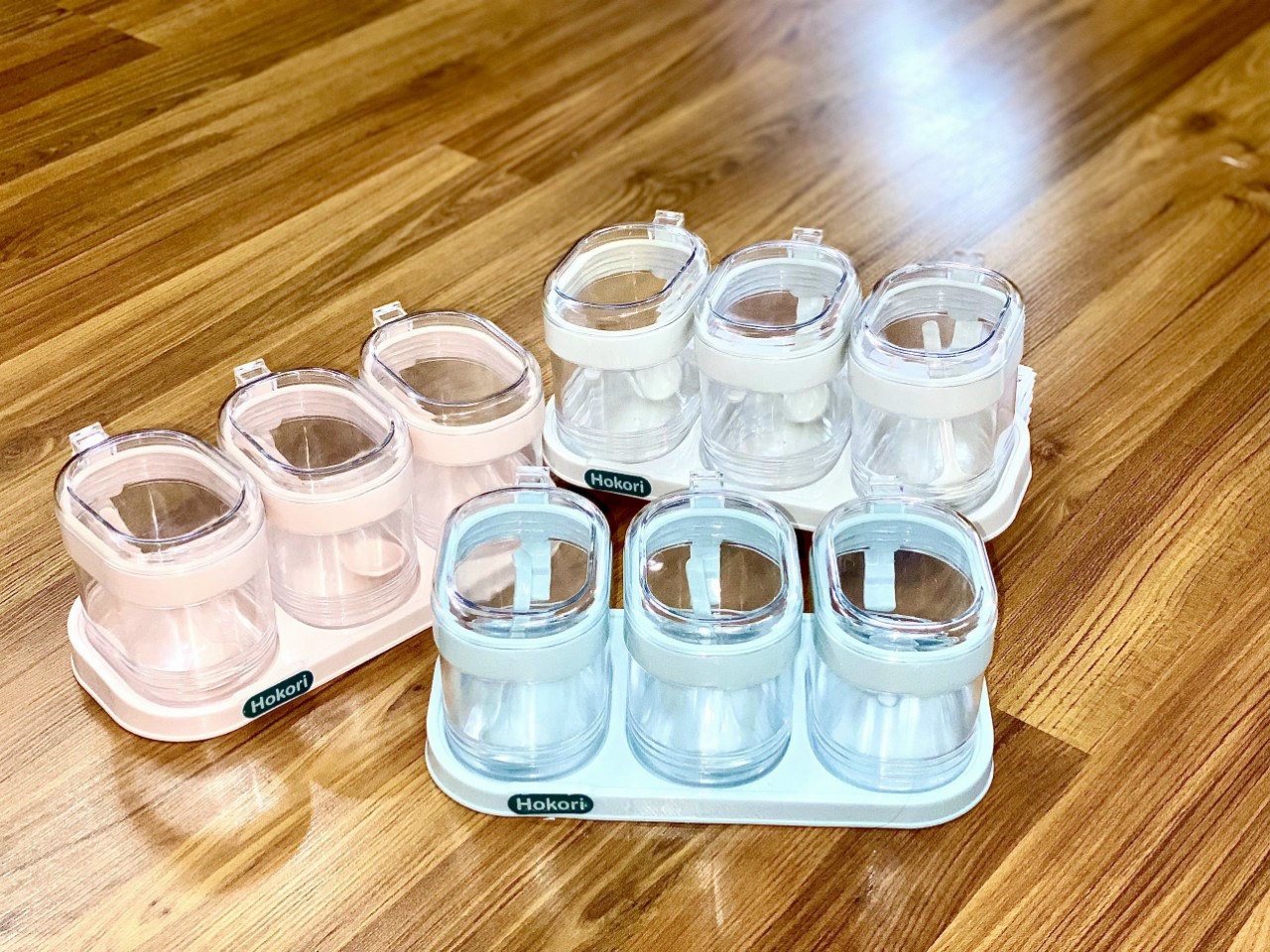 Set hũ đựng gia vị HOKORI nhựa trắng trong suốt kèm muỗng
