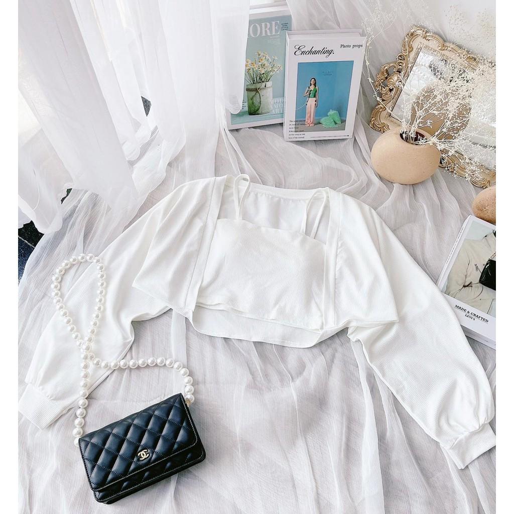 Set khoác trắng và áo croptop 2 dây