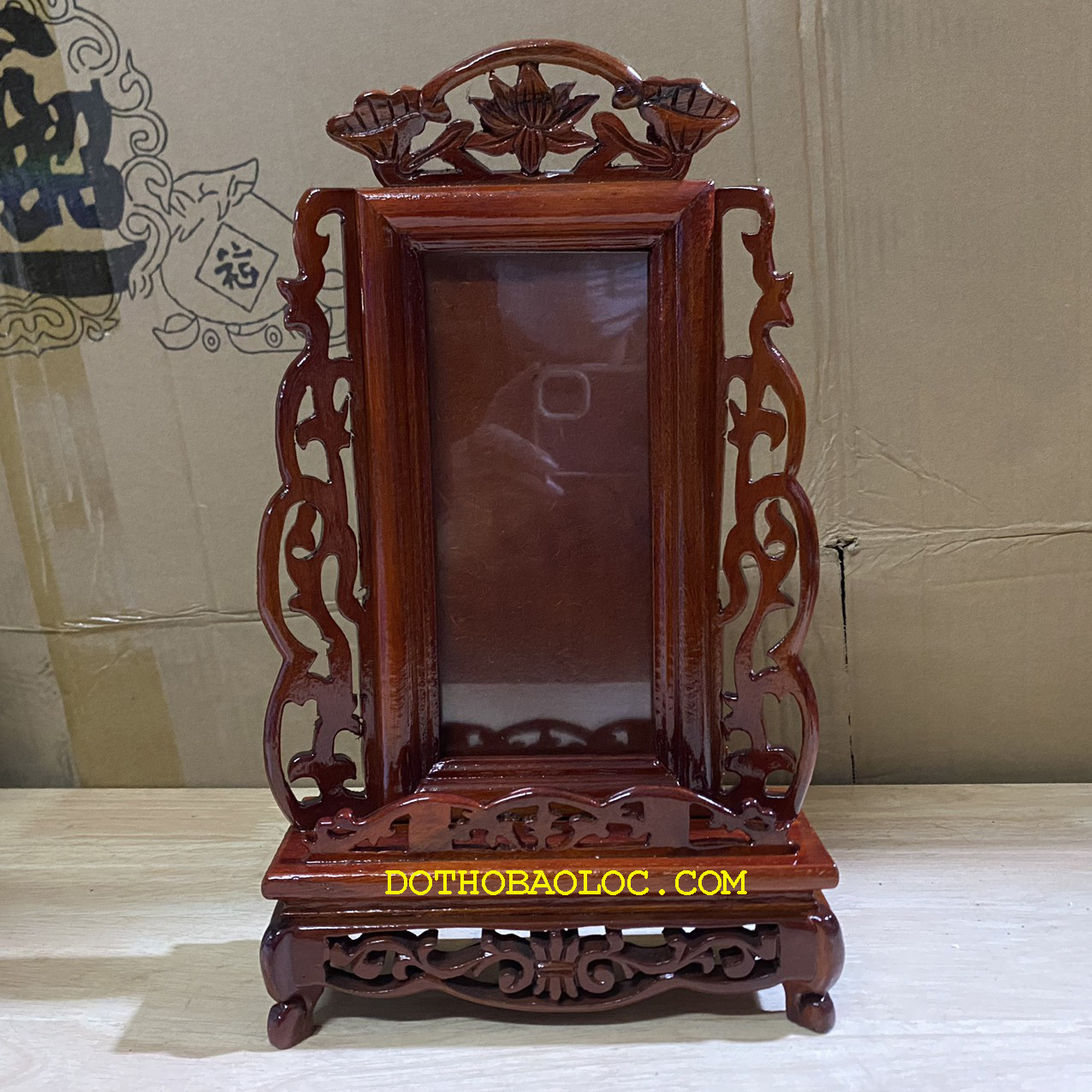 Bài vị thờ gia tiên gỗ tràm bông vàng chạm khắc ép kính viền hoa cao cấp cao 36cm