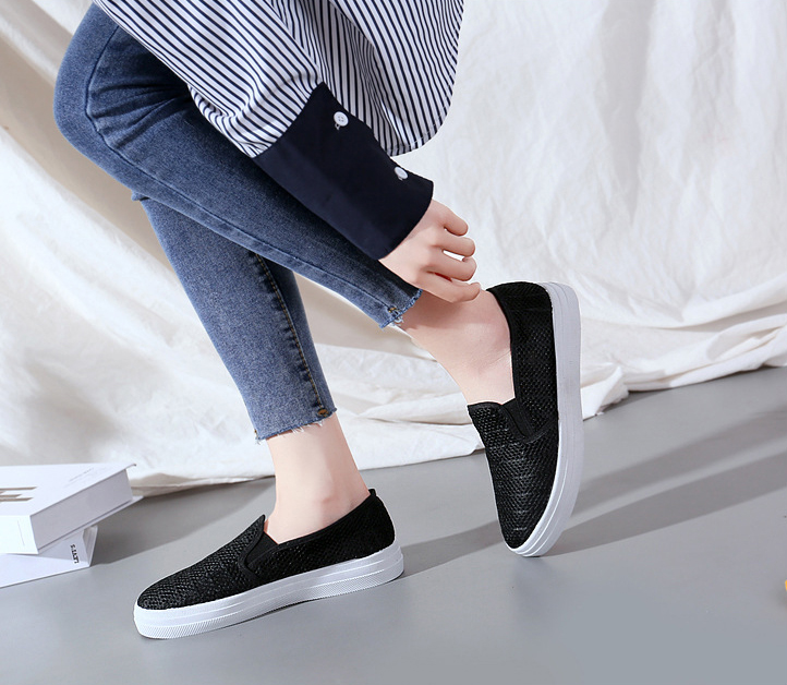 Giày Slip-on Vải Thoáng Khí, Màu Trắng Đen, Giày Nữ Đế Bằng GN37