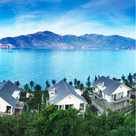 Trọn Gói 2N1D Tại MERPERLE Hòn Tằm Resort 5* - Ăn sáng, Ăn Trưa Hoặc Tối. Miễn Phí Vé Vào Cổng Khu Vui Chơi Sparkling Waves.