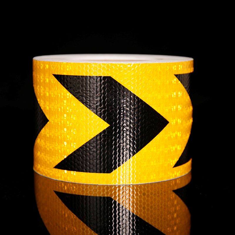 Cuộn Phản Quang khổ rộng 10 cm x 25 mét, Cảnh Báo An Toàn Hình Mũi Tên Dùng Dán Xe Ô tô, Thùng Xe Tải, An Toàn, chất liệu PVC Chống Thấm Nước - Mũi Tên Vàng Đen - Mai Lee
