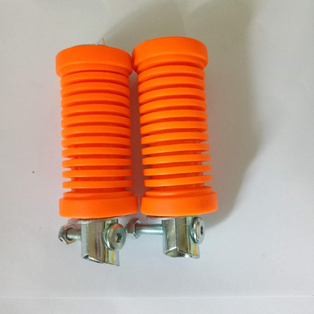 Cặp gác chân sau cao su màu cho xe số