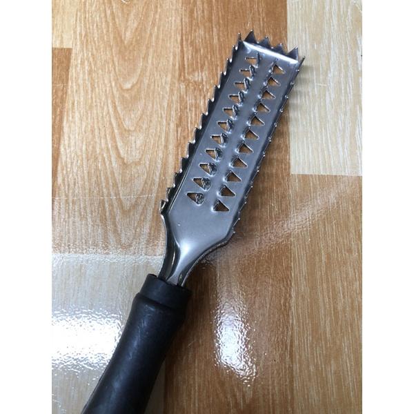Dụng cụ đánh vảy cá nạo vảy cá chuyên nghiệp inox dày cán nhựa chắc chắn