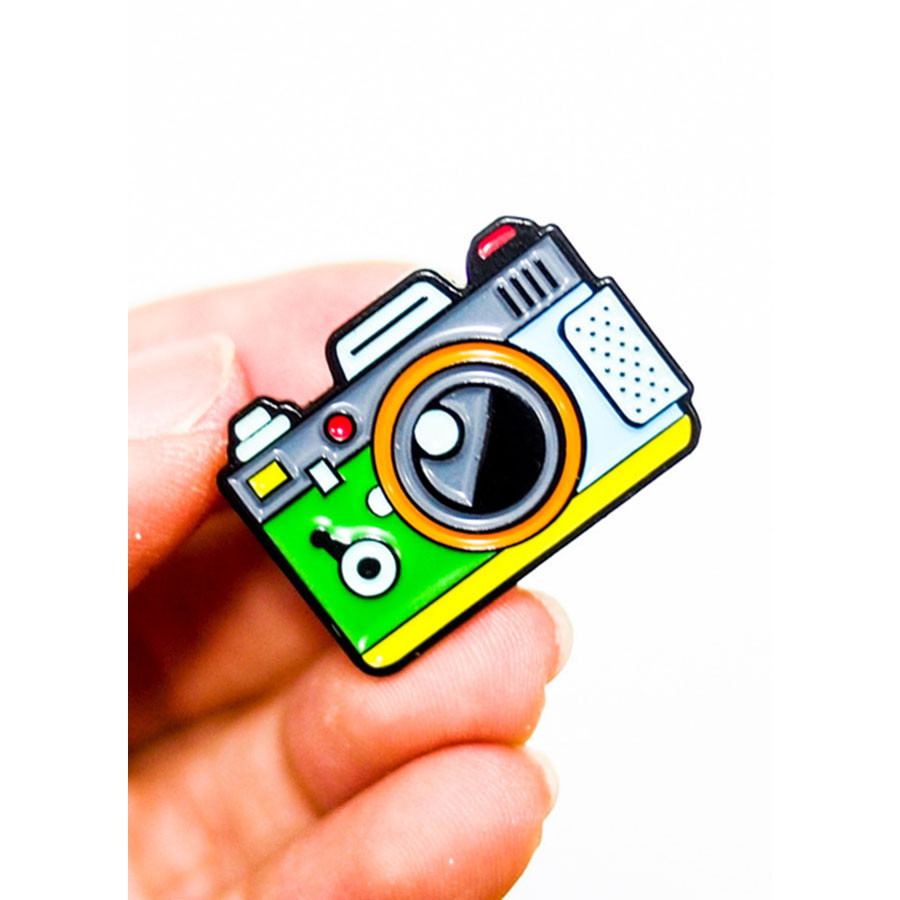 Camera máy chụp hình màu xanh - Pin sticker ghim cài áo