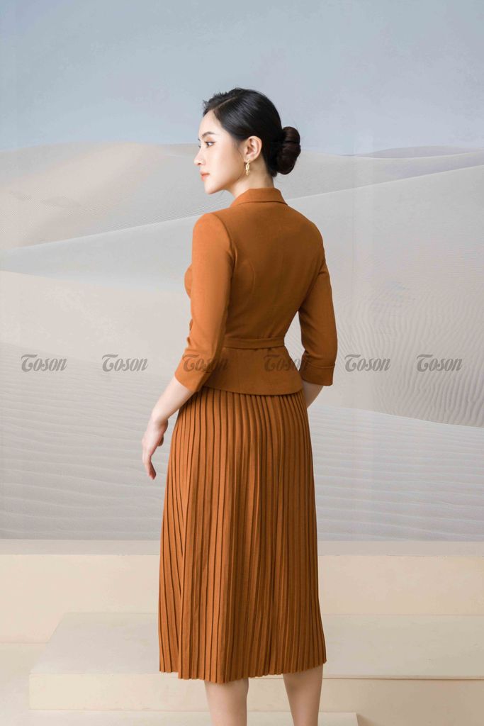 B8383Q01- Bộ ký giả Be bò đũi nhật: Áo cổ K thắt đai + CV dập ly