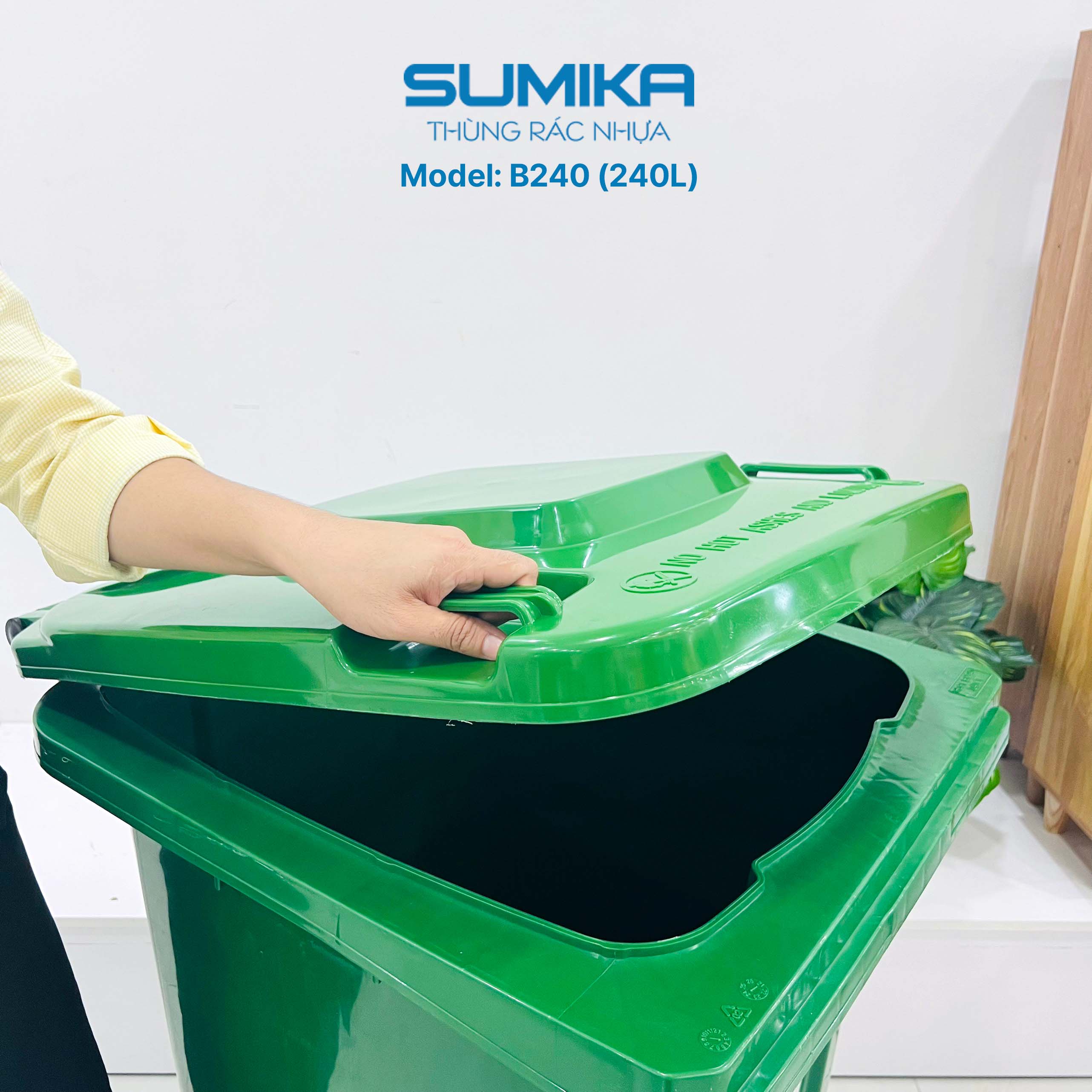 Thùng rác nhựa công cộng SUMIKA B240, dung tích 240L, có bánh xe