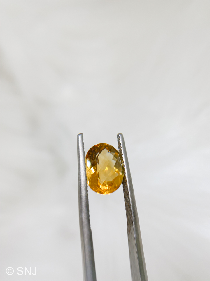 Viên đá citrine thạch anh vàng 3.6 carat hình oval làm nhẫn mặt dây rất đẹp
