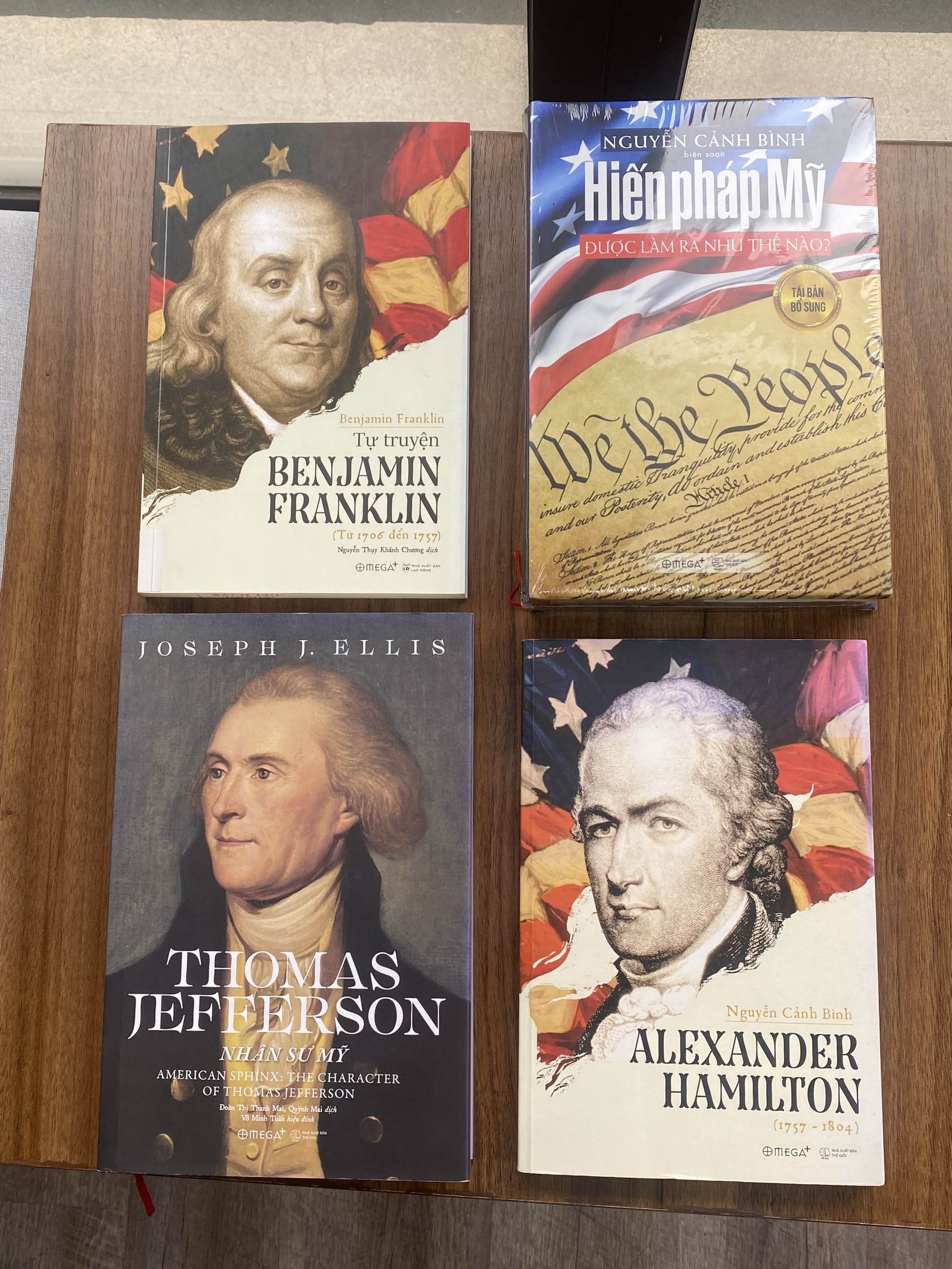 Combo 4 Cuốn: Tự Truyện Benjamin Franklin + Hiến Pháp Mỹ Được Làm Ra Như Thế Nào? + Thomas Jefferson - Nhân Sư Mỹ + Alexander Hamilton