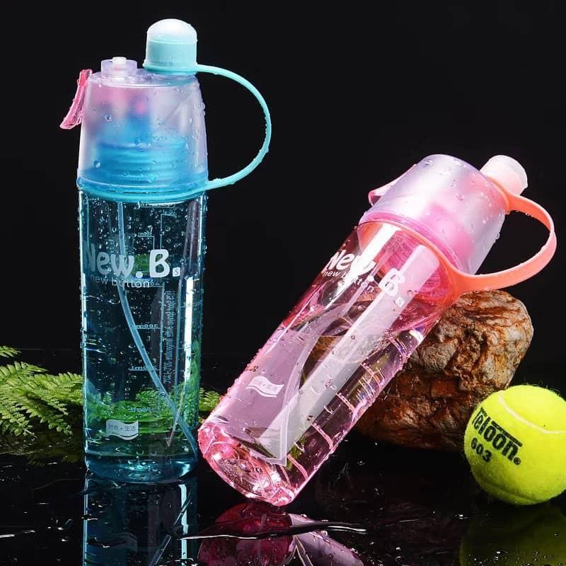 Bình đựng nước kèm chức năng xịt làm mát, tạo ẩm