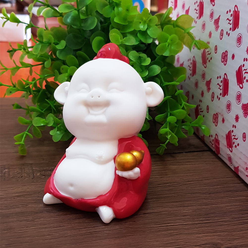 Tượng chibi chú Heo áo đỏ may mắn - chú heo cầm hồ lô