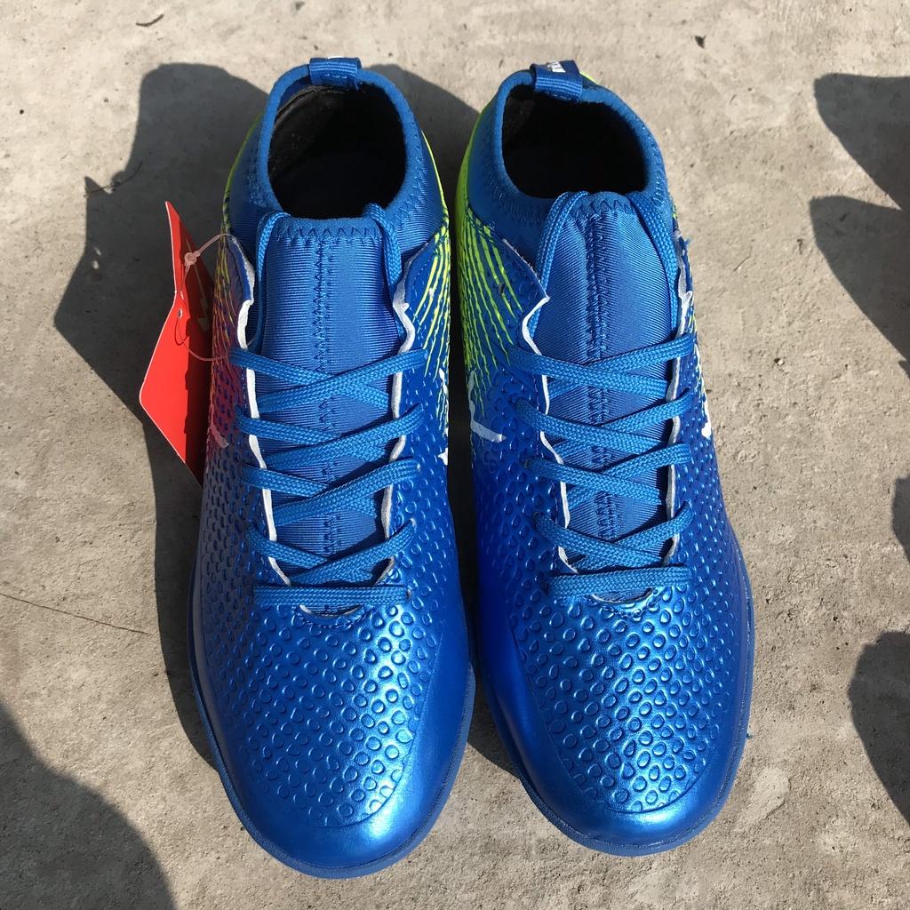 Sản phẩm hỗ trợ thể thao đá banh, mẫu giày bóng đá chính hãng cao cấp dành cho ae sân phủi Wika Flash xanh biển cao cấp 2022
