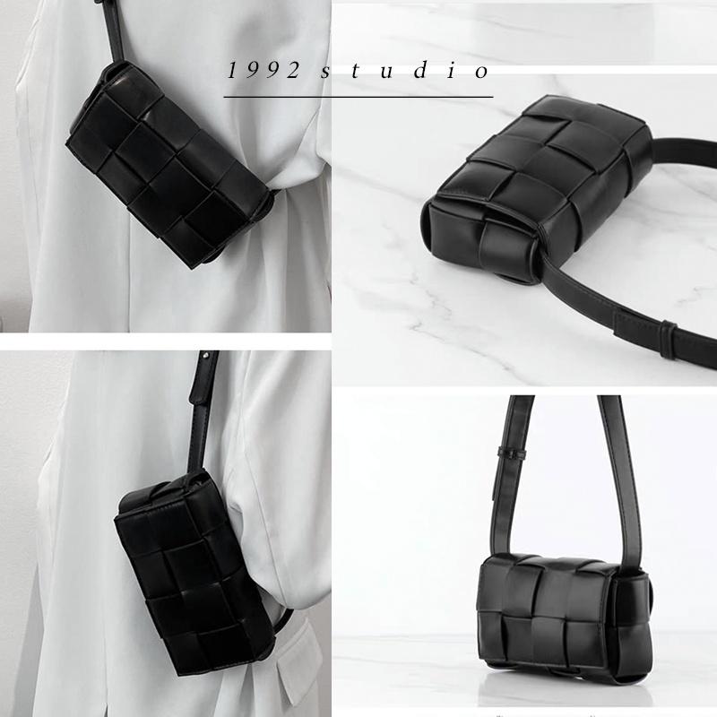 Túi xách bao tử unisex/ 1992 s t u d i o/ SMALL SQUARE BAG/ đeo chéo đeo hông, da đan, màu đen, size nhỏ