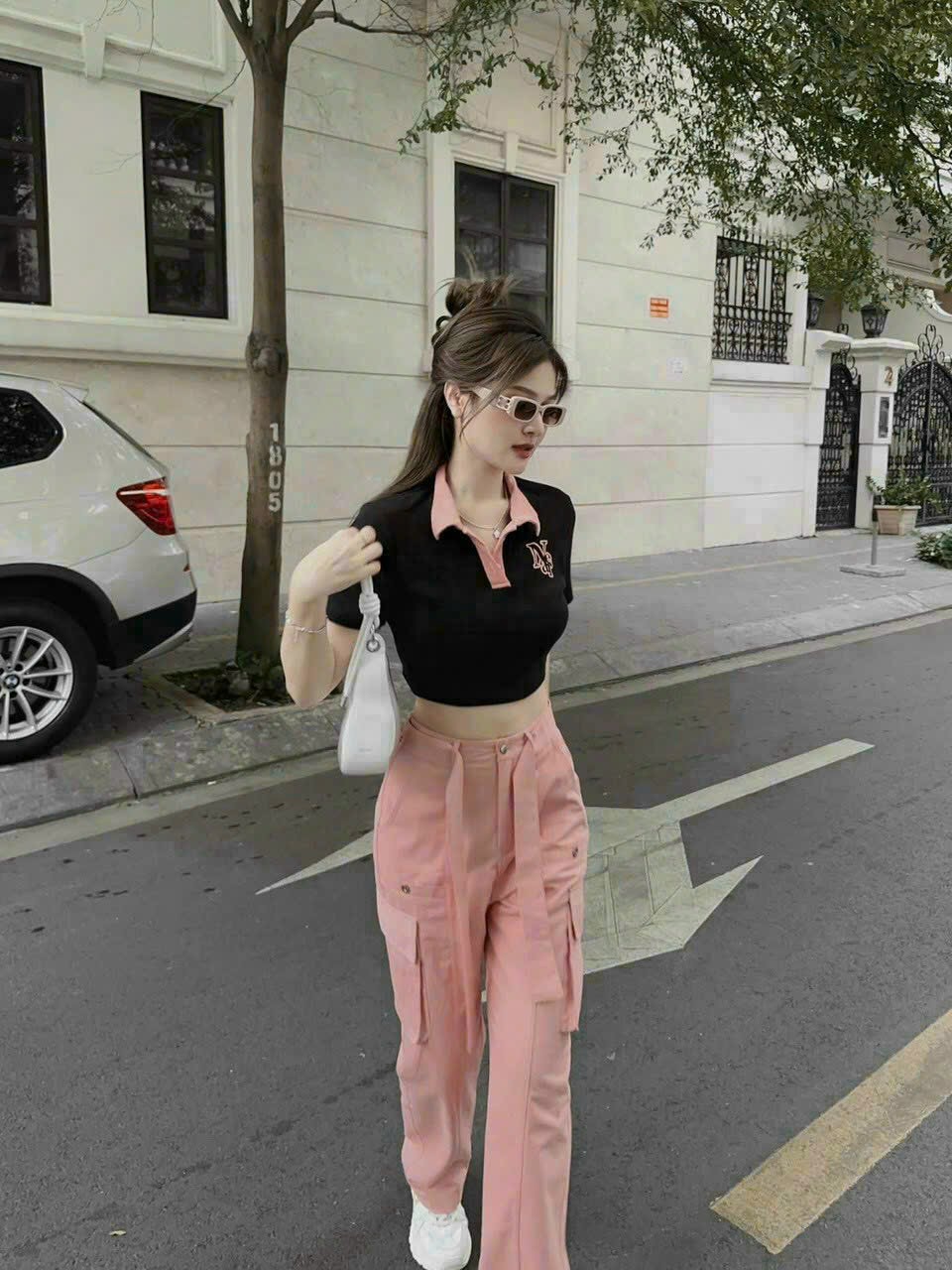 SET ÁO CROPTOP ĐEN PHỐI QUẦN TÚI HỘP HỒNG