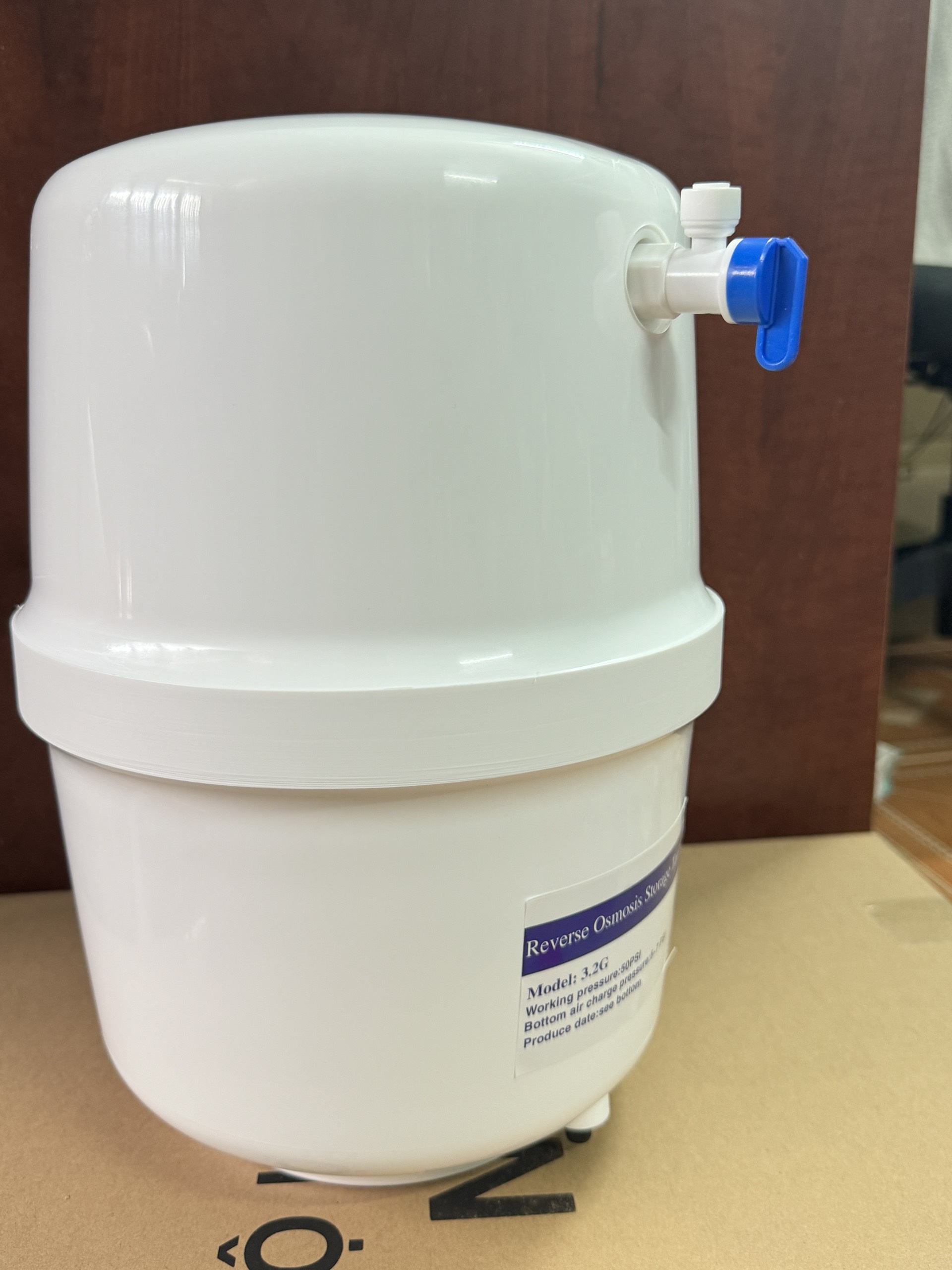 Bình áp nhựa 8 lít (3.2G) dùng cho máy lọc nước RO các loại- kèm van bình áp/ Hàng chính hãng