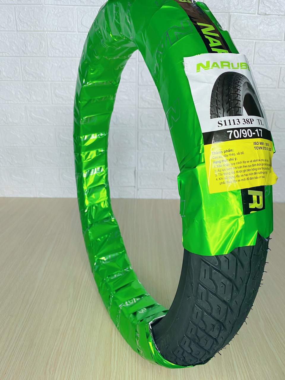 Vỏ trước các dòng xe SIRIUS, WAVE RS FUTURE 70\90-17 S1113 38P TL hiệu NARUBB không sử dụng ruột