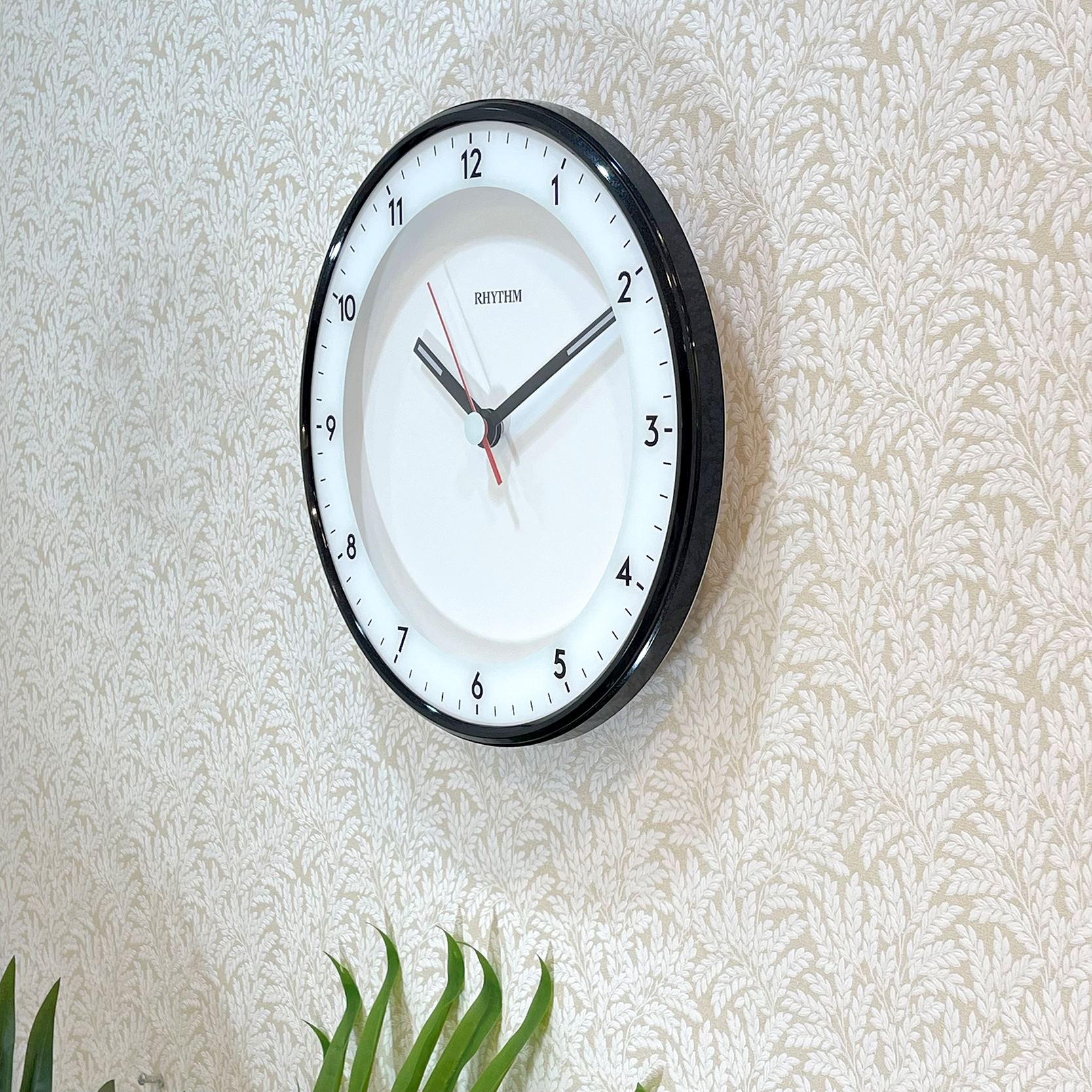 Đồng hồ Rhythm CMG628NR02 – Kt 32.0 x 4.8cm, 720g. Vỏ nhựa. Dùng Pin.