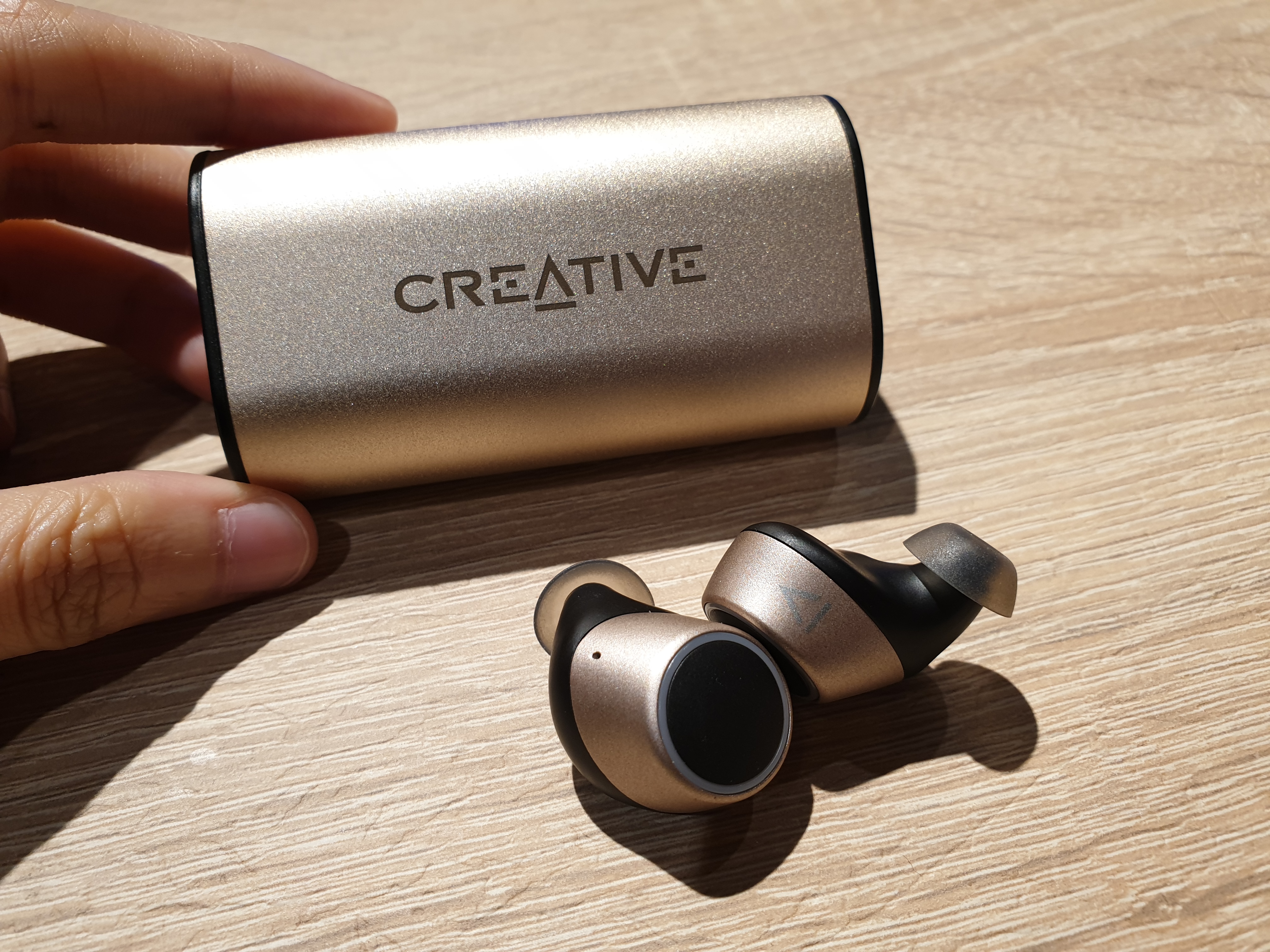 Tai nghe True Wireless Creative Outlier Gold - Hàng Chính Hãng