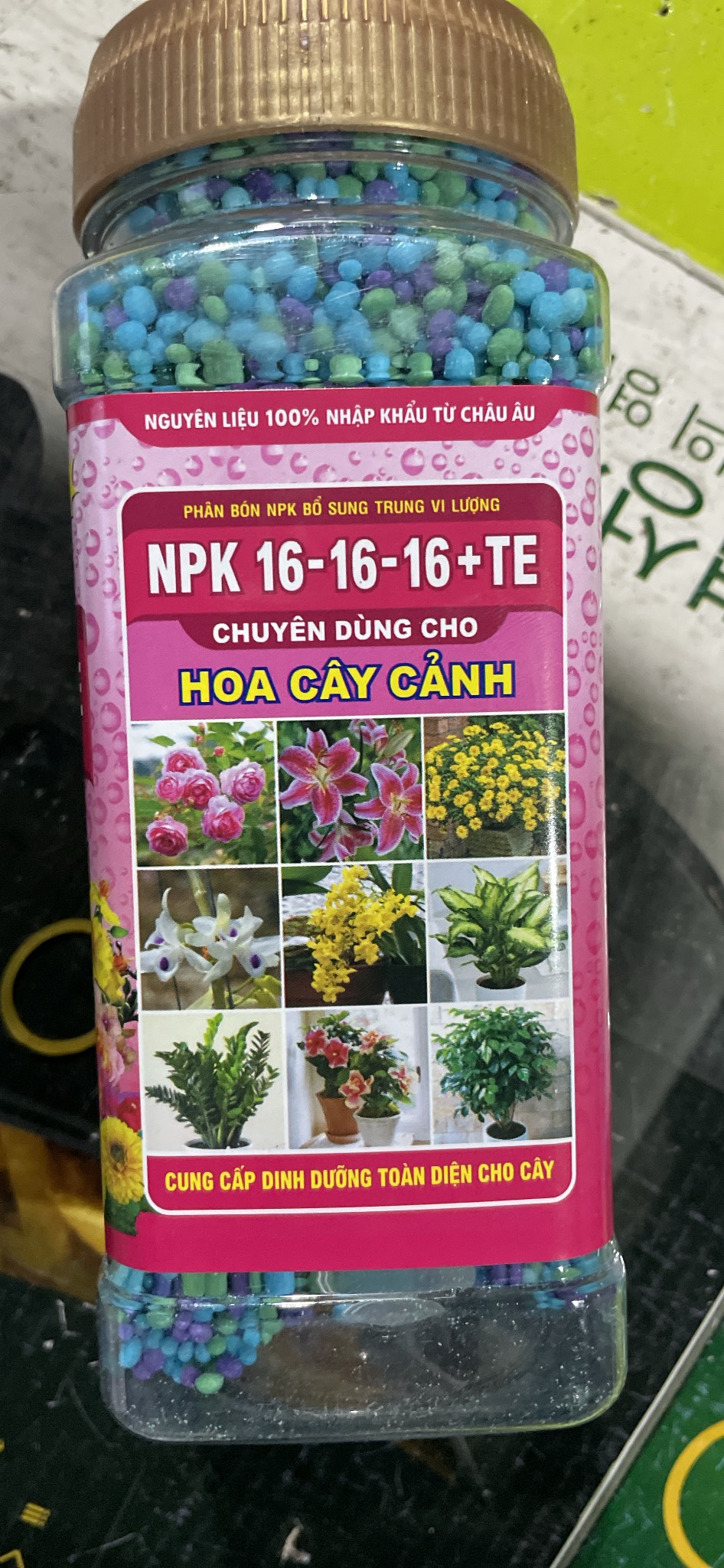 Phân bón NPK 16-16-16 nhập khẩu Châu Âu lọ 400gr chuyên cho hoa và cây cảnh