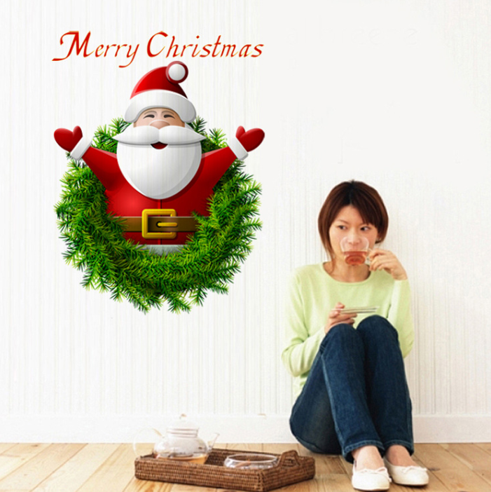 Decal dán tường - Ông già Noel vui vẻ và vòng hoa