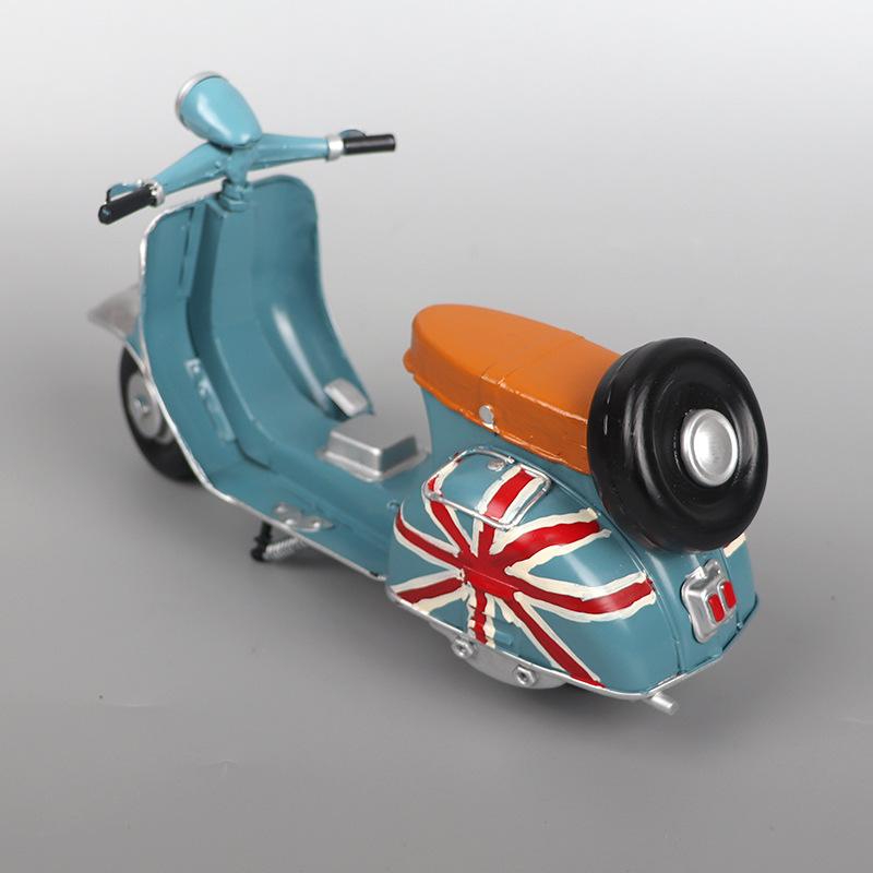 Mô Hình Xe Vespa Cổ Lá Cờ - Trang Trí Nghệ Thuật Vintage, Trang Trí Để Bàn, Kệ Tủ