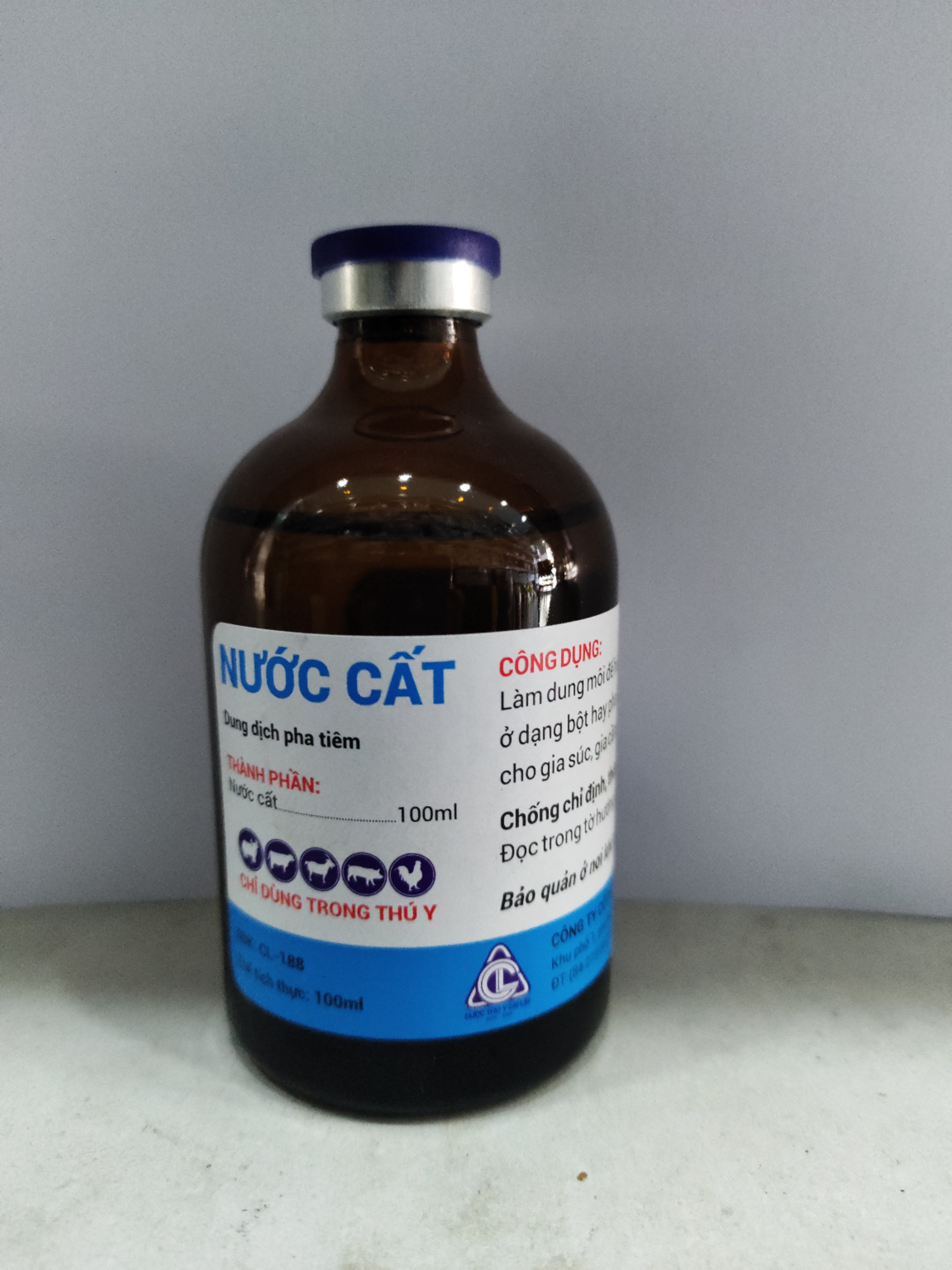 Dung dịch pha tiêm Nước cất Dùng làm dung môi để hòa tan các loại thuốc tiêm đóng ở dạng bột, vaccin hay pha loãng một số thuốc tiêm khác dùng cho gia súc, gia cầm.