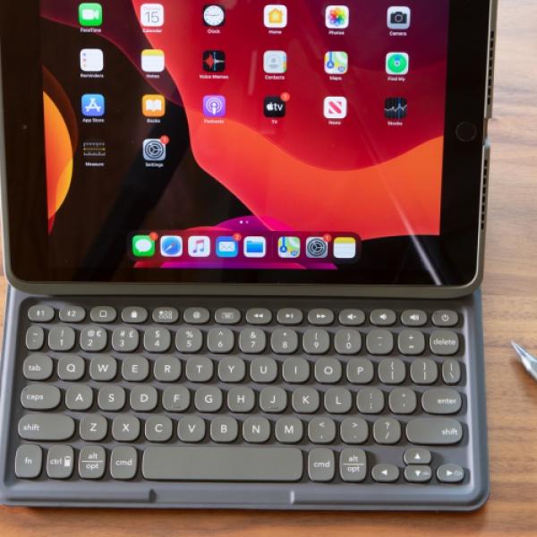 Ốp Lưng Kèm Bàn Phím ZAGG Pro Keys dành cho iPad 10.9/11 inch 2018 - Hàng chính hãng
