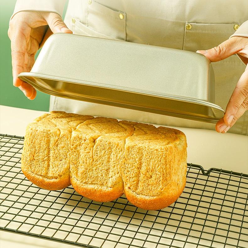 Bộ khay nướng bánh chống dính 5 chi tiết - Khuôn nướng bánh mì 5 kiểu cơ bản chất liệu thép carbon cao cấp (KBM05)