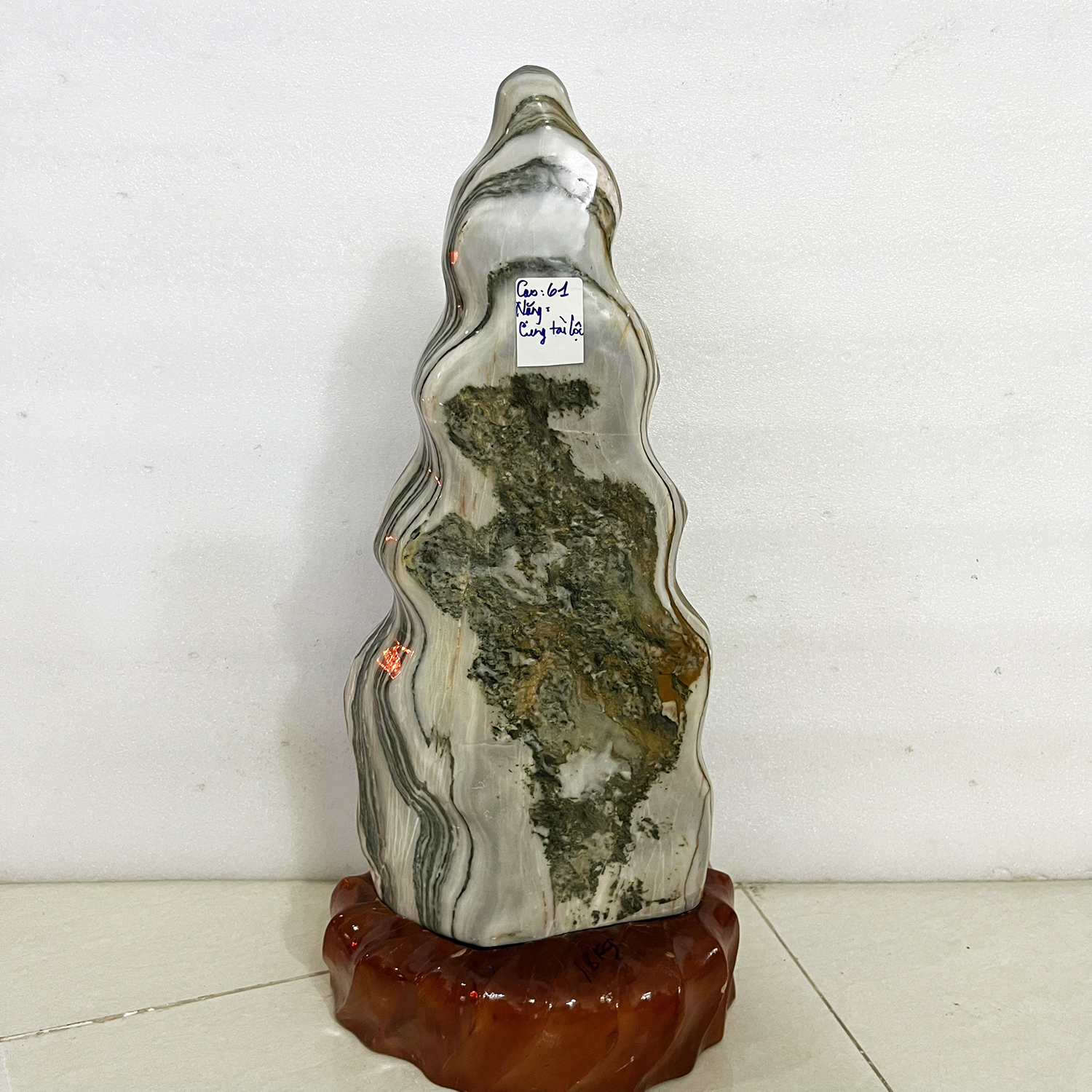 Cây đá phong thủy cao 61 cm nặng 18 kg B cho người mệnh Hỏa và Mộc