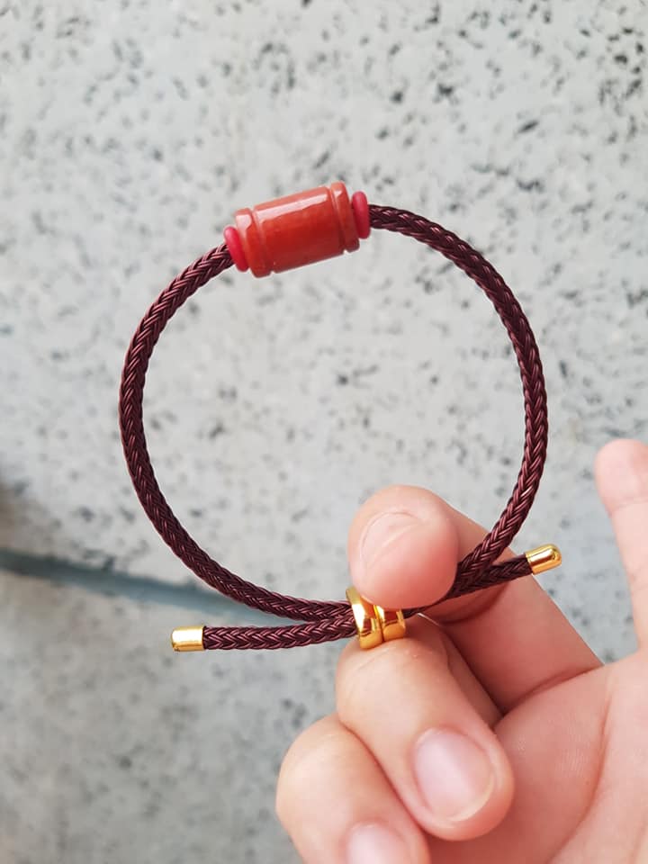 Vòng Tay Nữ Lu Trúc ĐỎ Dây Nâu Đậm Sang Kiểu Xinh Chất Liệu Đá Cẩm Thạch Tự Nhiên màu đỏ chiến thắng Dành cho tất cả Nữ mệnh Hỏa nữ mệnh Thổ đeo tốt đẹp ạ
