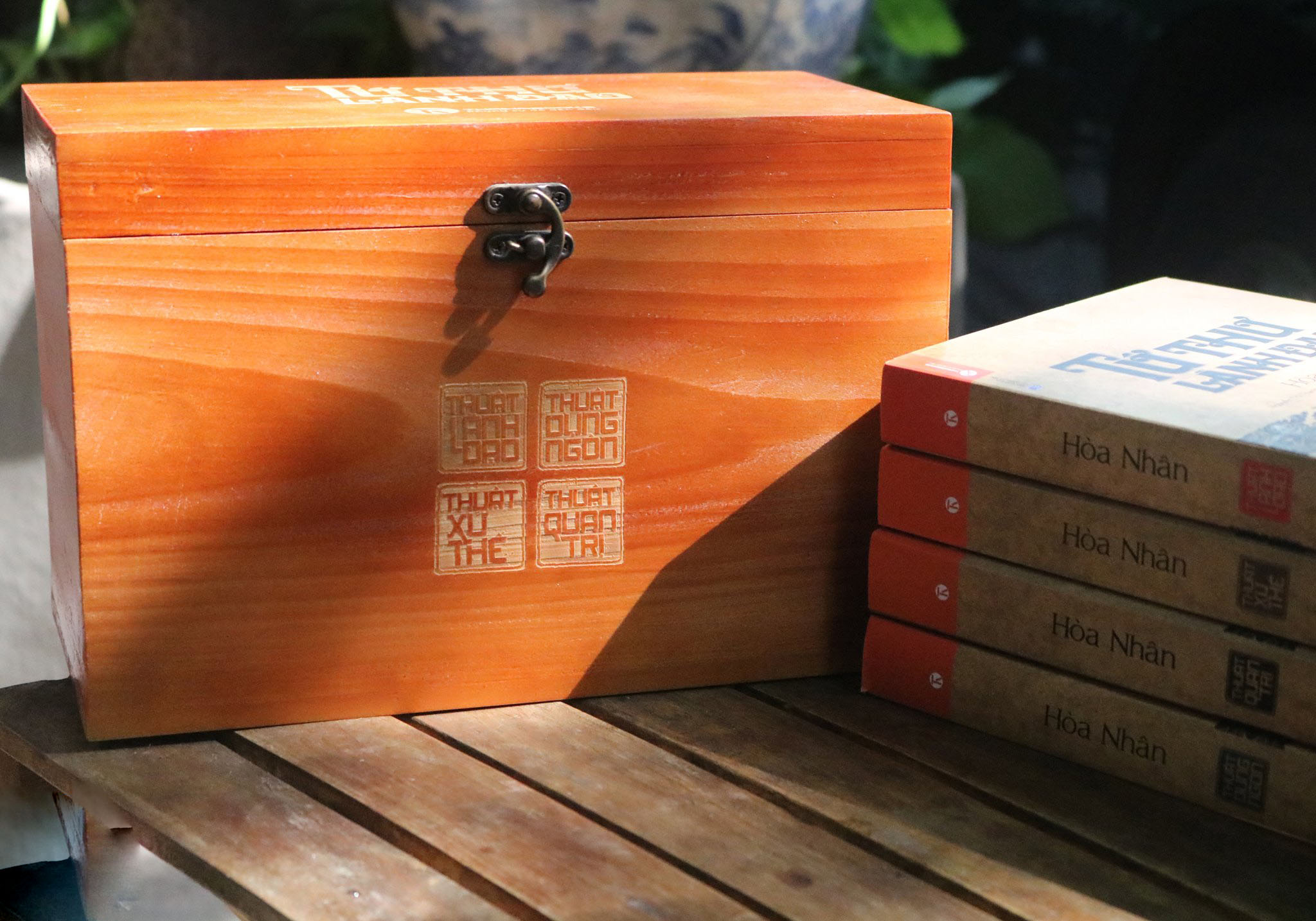 Bộ hộp gỗ Tứ thư lãnh đạo (Tái bản)