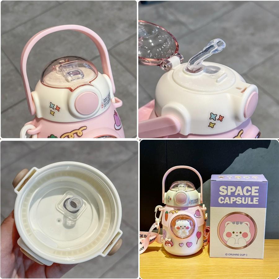 Bình Nước Nhựa Hoạt Hình Dễ Thương Cute Có Ống Hút Cho Bé Dung Tích Lớn 820ml - Tặng Sticker