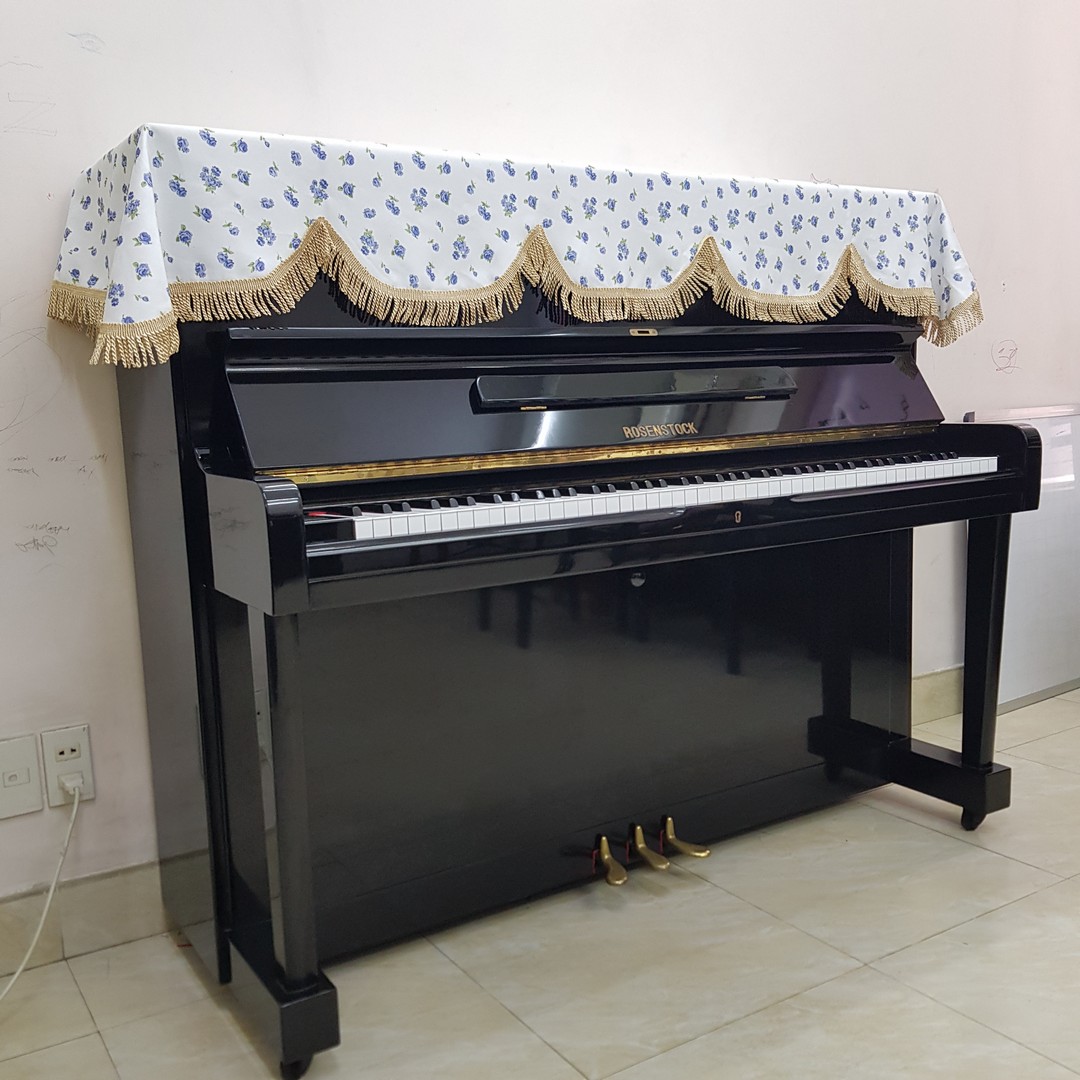 Khăn phủ đàn Piano mẫu nền vải trắng hoa xanh dương nhỏ