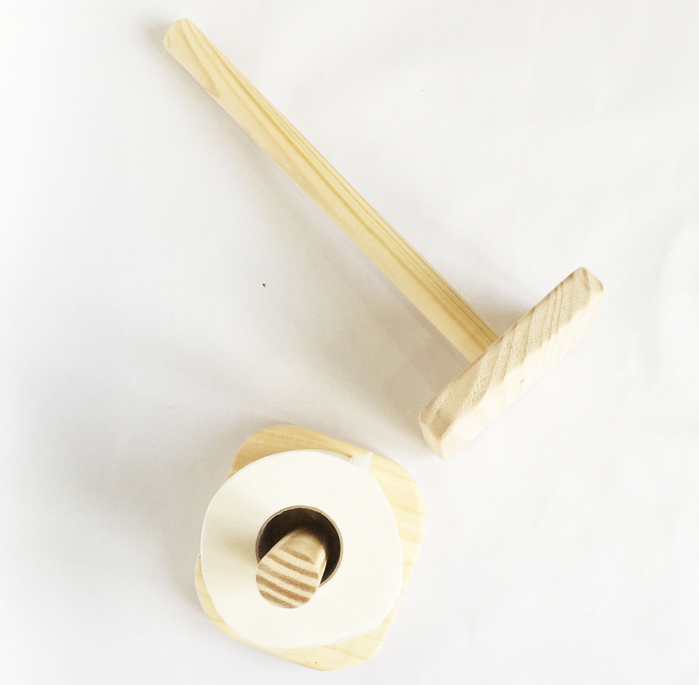 Giá đỡ khăn giấy vệ sinh từ gỗ thông, kệ cọc cắm cuộn giấy lau đa năng decor vintage, tiện dụng