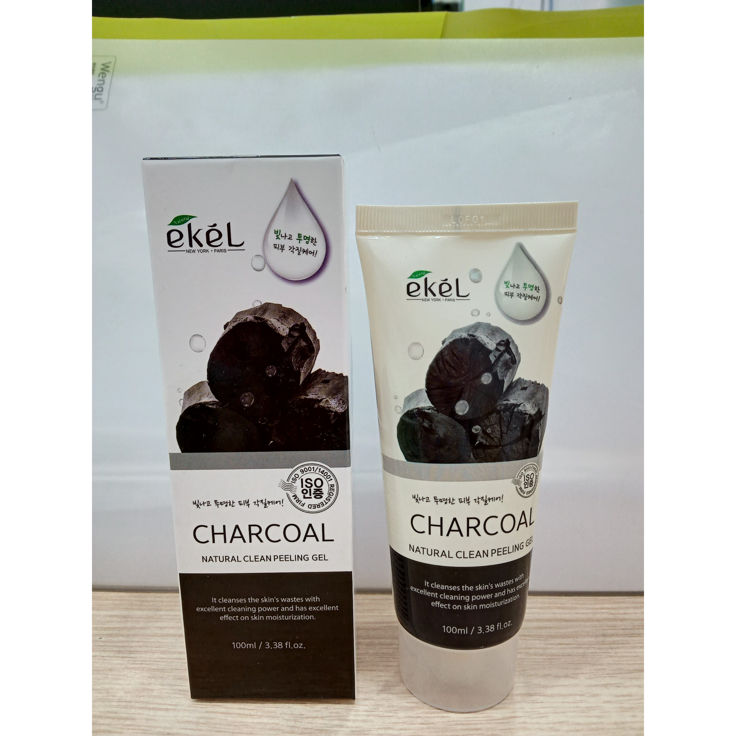 Gel Tẩy Tế bào Chết Than - Ekel Natural Clean Peeling Gel Charcoal 100ml (Tặng 2 mặt nạ Jant Blanc)