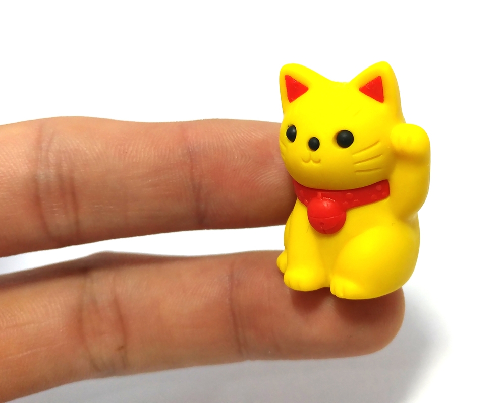Bộ 2 Gôm Tẩy Mèo May Mắn Iwako - Mèo Vàng Dây Đỏ