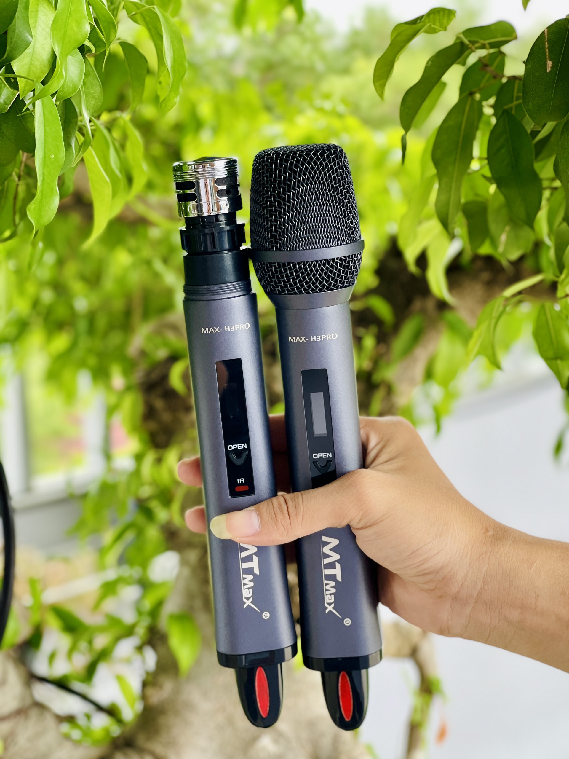 Micro Không Dây Đầu Thu Lớn MTMax H3 Pro Cao Cấp Chuyên Dùng Karaoke Gia Đình, Phòng Trà, Quán Bar, Chống Hú Tốt, Cho Âm Thanh Chuẩn, Trong, Ấm Áp . Hàng chính hãng